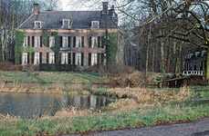 825505 Gezicht op het landhuis Oud Amelisweerd (Koningslaan 9) te Bunnik.